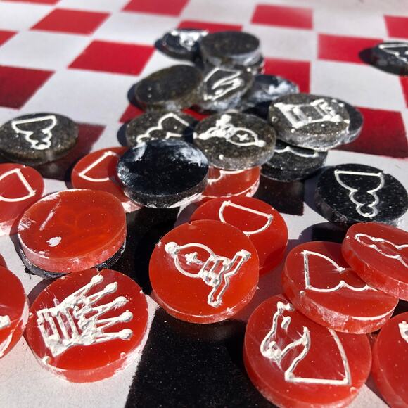 Chess Set - Prestigious Race Colors - Picture 9 of 10